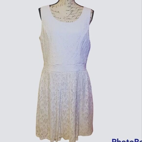 EMERALD SUNDAE White Lace Dress - Picture 1 of 9